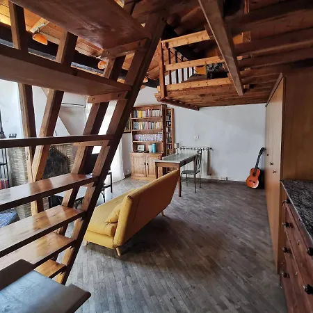 Casa Con Soppalco Ad Apartment