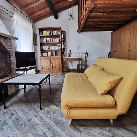 Casa Con Soppalco Ad *